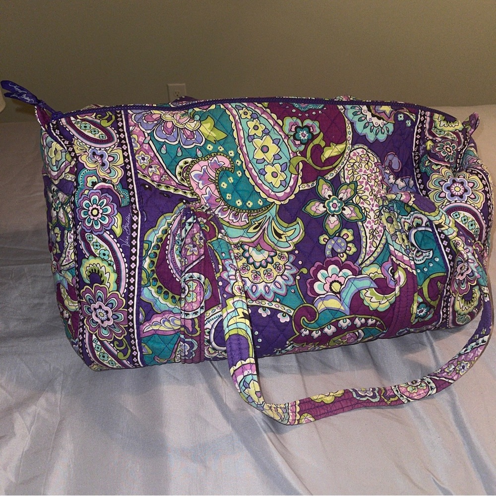 ✅Vera Bradley Womens Large Heather Duffel Bag 22 x 15 x 11" Purple Paisley Print